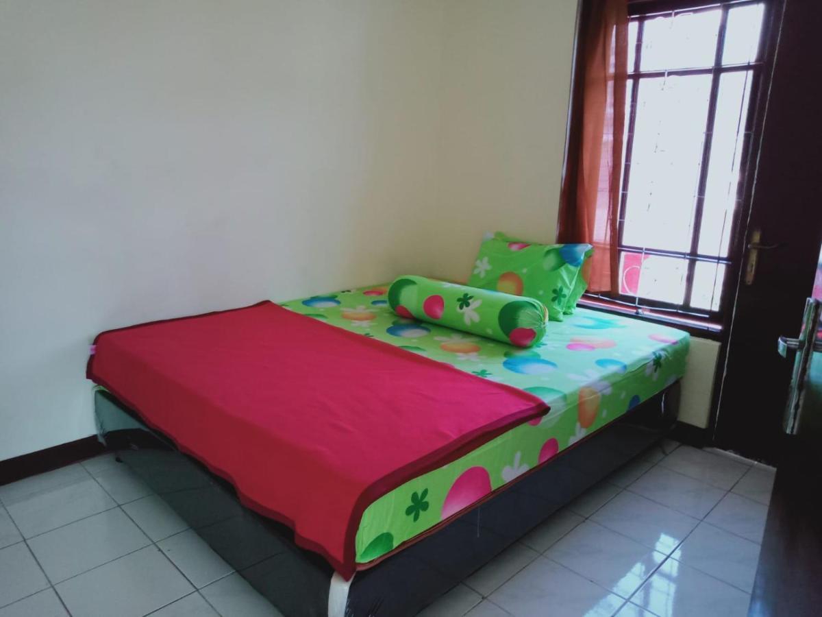 Villa Musti Green Apple Cipanas Sindanglaya Exterior foto